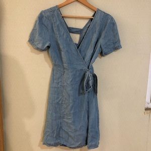 NWT Short sleeve chambray wrap dress